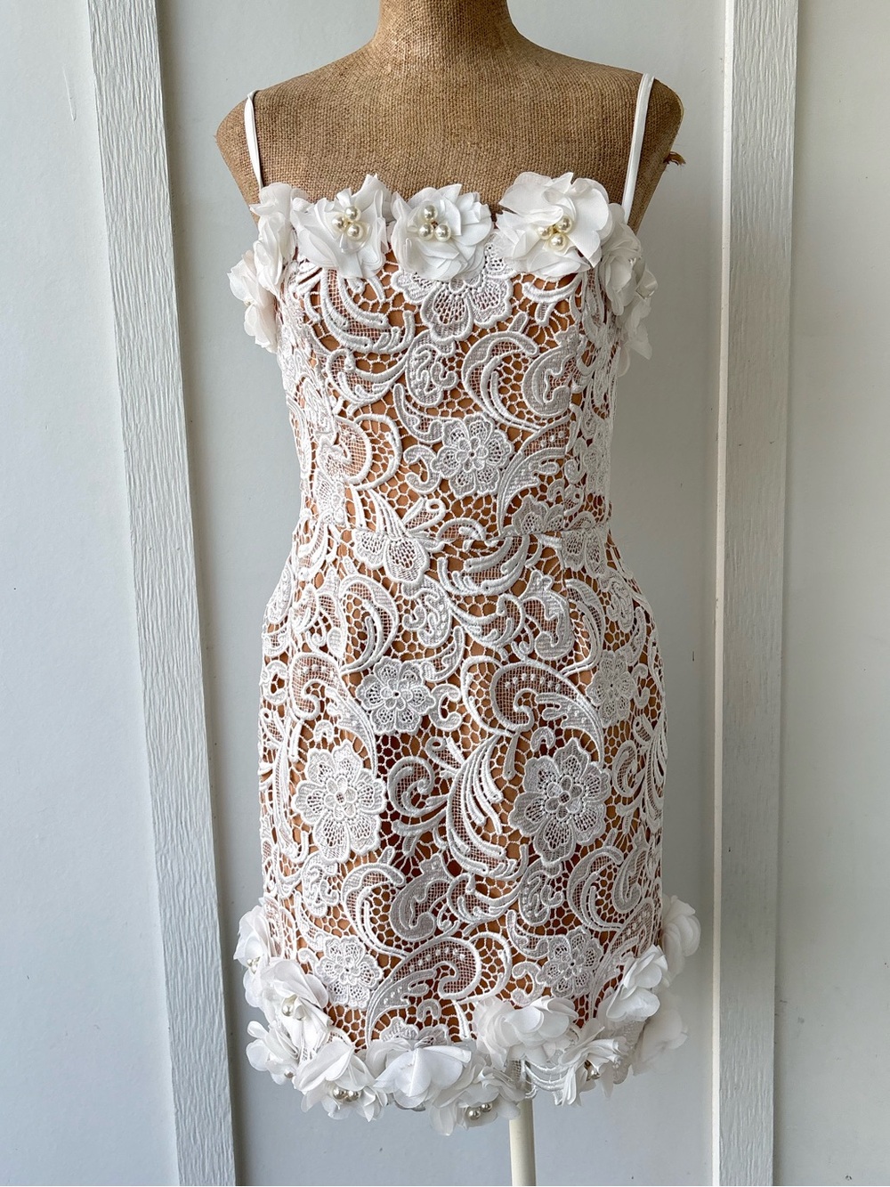 HELSI Women's White Quinn Lace Mini Dress Size SMALL - Picture 10 of 15